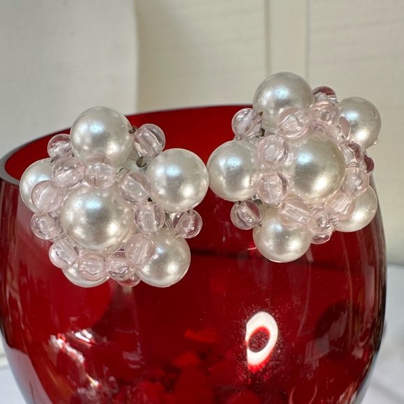 Vintage style pearl bead cluster earrings - Picture 2 of 5